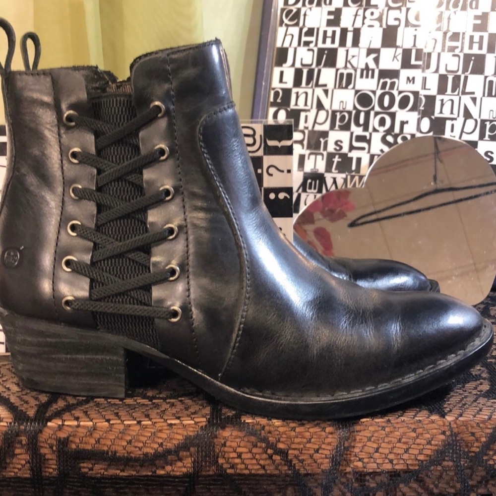 Boots size 8 leather
